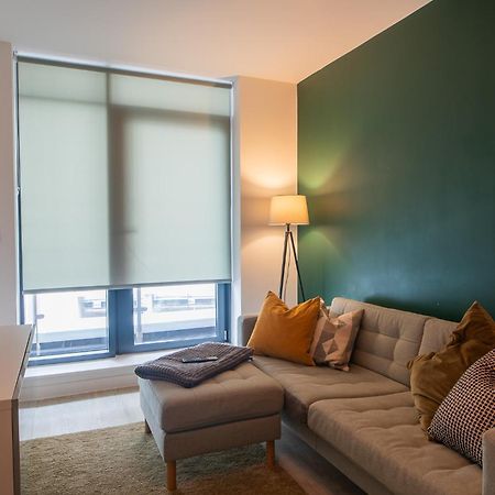 Modern And Spacious Apartment In Salford Quays Manchester Dış mekan fotoğraf