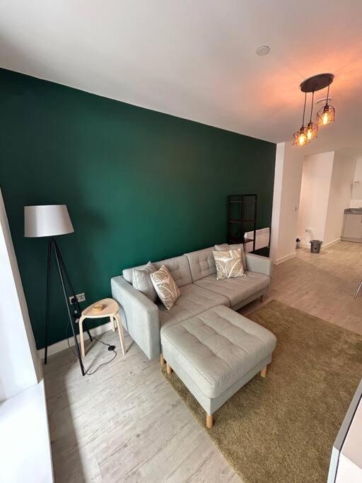 Modern And Spacious Apartment In Salford Quays Manchester Dış mekan fotoğraf