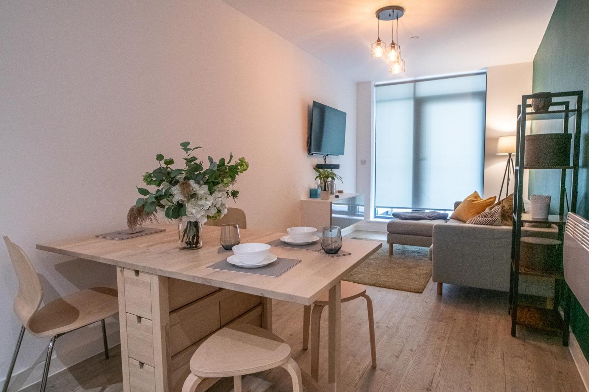 Modern And Spacious Apartment In Salford Quays Manchester Dış mekan fotoğraf