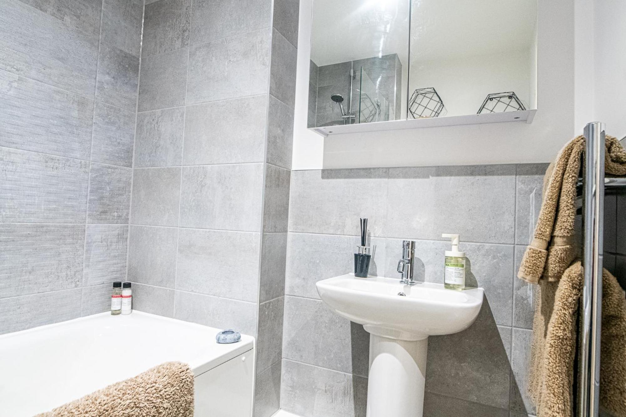 Modern And Spacious Apartment In Salford Quays Manchester Dış mekan fotoğraf
