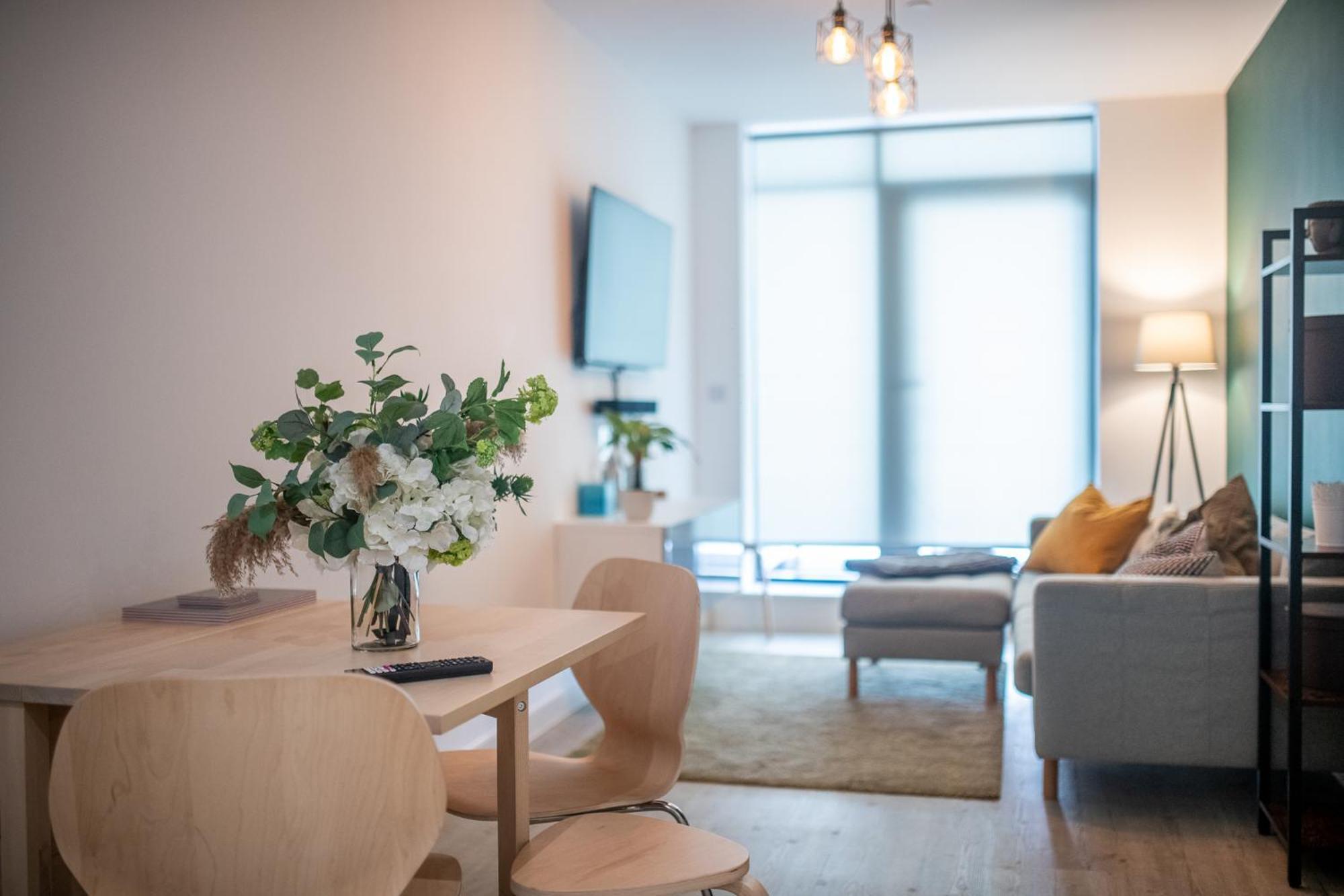 Modern And Spacious Apartment In Salford Quays Manchester Dış mekan fotoğraf
